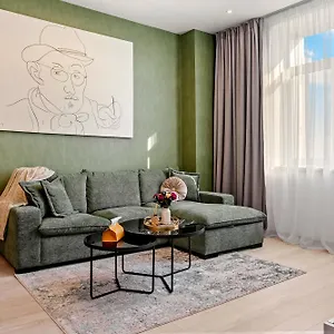 Rin Luxury Pool & Bucureşti