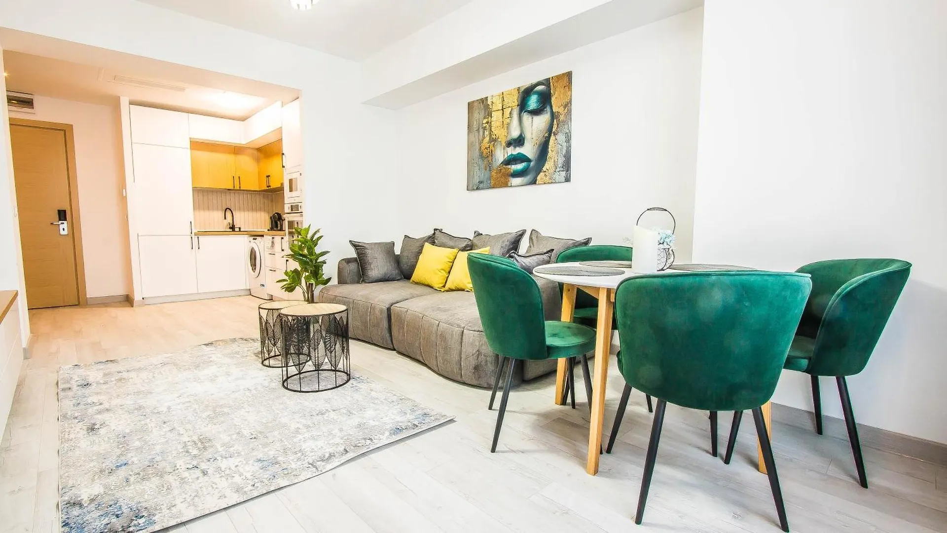 Flowers Apartments By Yamaluxe Bucharest 0*,  Romania